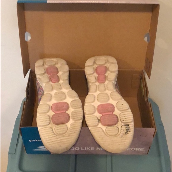 Sketchers Go Walk Shoes - Picture 6 of 7